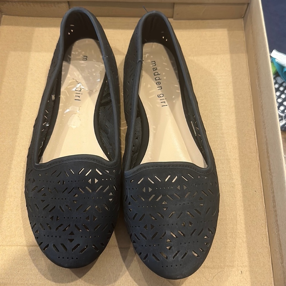 Black flats 7